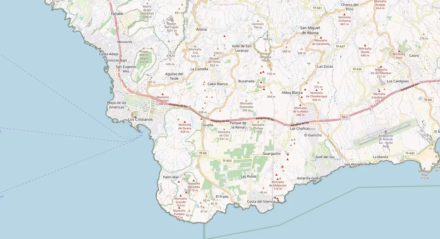 Kaart van de zuidkust van Tenerife met luchthaven Tenerife Zuid rechts, de snelweg ertussen en het hotel aan de kust van Playa de las Américas links