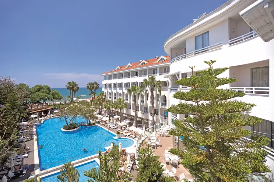 Het bad voor de lichte gebouwen van Side Star Beach Hotel bij Side