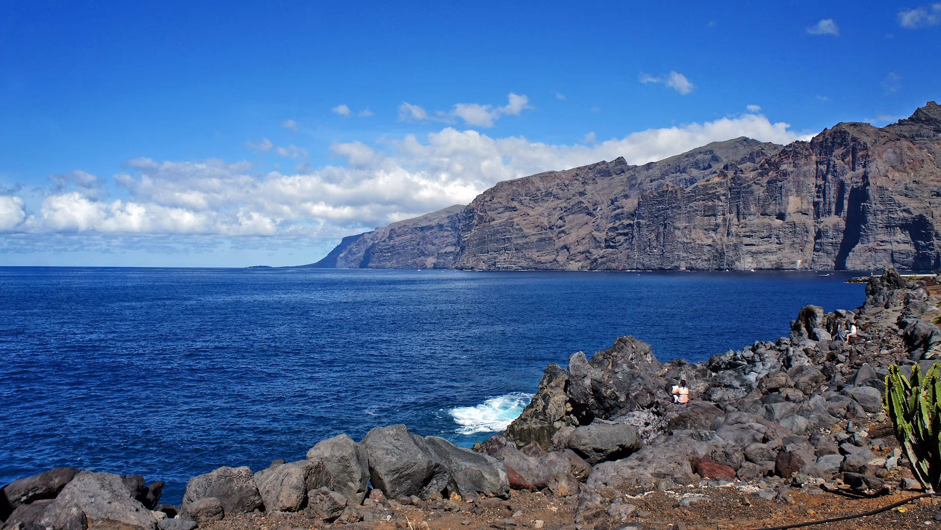 De zeekliffen van Los Gigantes aan de westkust van Tenerife