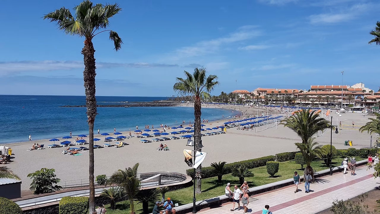 Playa de Las Vistas en de boulevard tussen Los Cristianos en Playa de las Américas