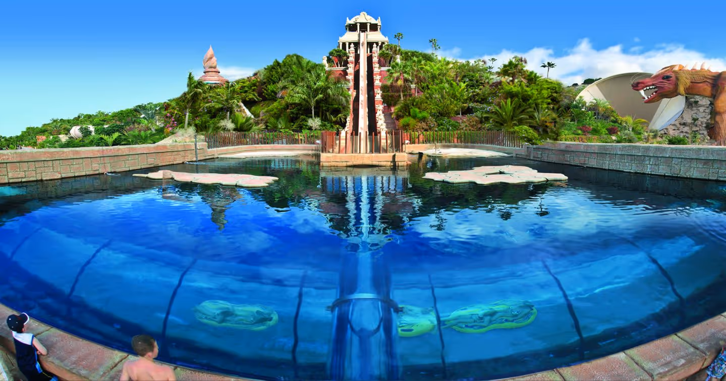Waterpark en uitgaansgebied bij Playa de las Américas op Tenerife